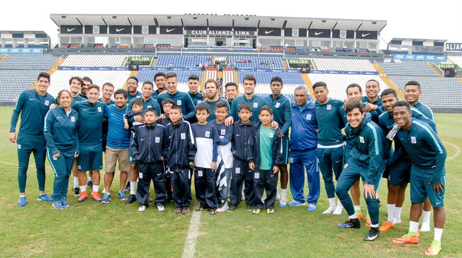 Alianza Lima: jugadores recibieron sorpresiva visita durante entrenamiento en Matute