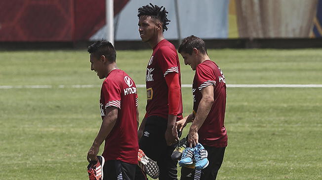 Aldo Corzo y Pedro Gallese durante un entrenamiento de la Selección Peruana.