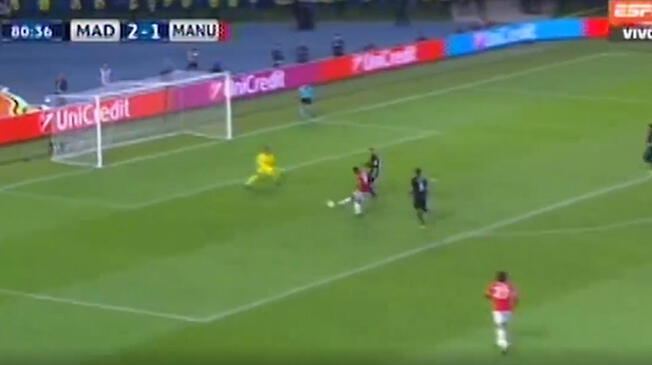 En el Real Madrid vs. Manchester United, Marcus Rashford se falló un increíble gol frente al arco.