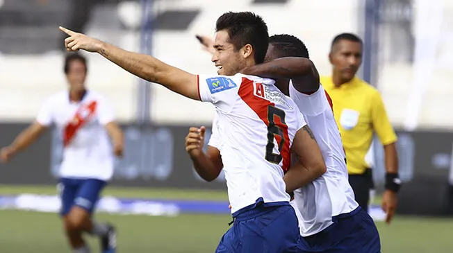 Rodrigo Cuba celebra un gol ante Juan Aurich.