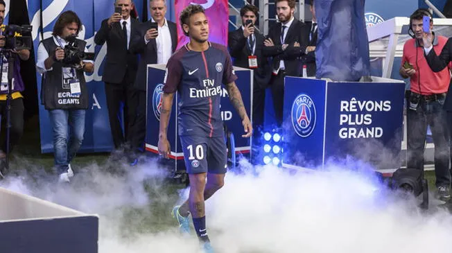 Neymar hace su debut oficial con camiseta del PSG en la Ligue 1