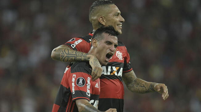 Paolo Guerrero se molestó por ataques contra Miguel Trauco y no renovaría con Flamengo