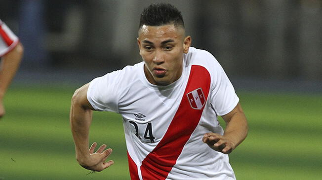 Jean Deza durante un amistoso de Perú ante Paraguay en 2014.