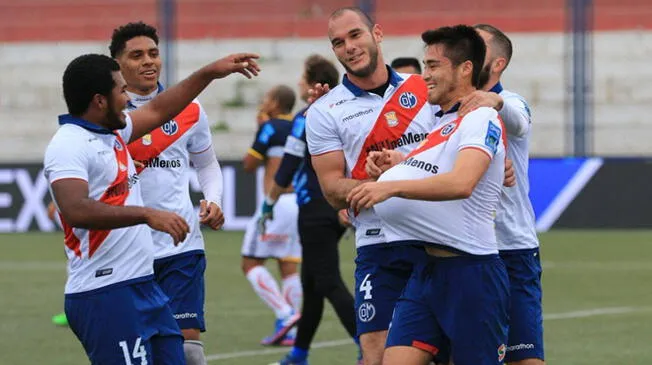 Rodrigo Cuba celebra el 1-0 de Municipal ante Sport Rosario.