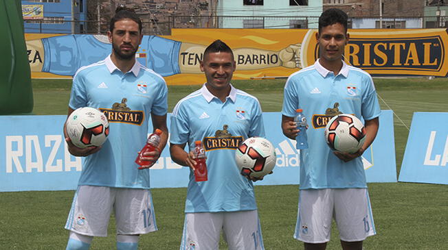 Mauricio Viana, Joel Sánchez y Renzo Garcés durante su presentación en Sporting Cristal.