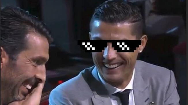 Cristiano Ronaldo trolea a Gianluigi Buffon durante la gala de la UEFA.