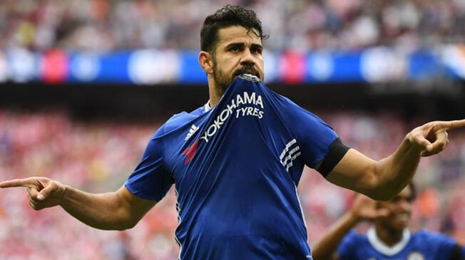 Diego Costa celebra un gol con camiseta del Chelsea.