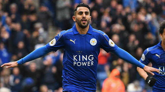 Riyad Mahrez celebra un gol con el Leicester City.