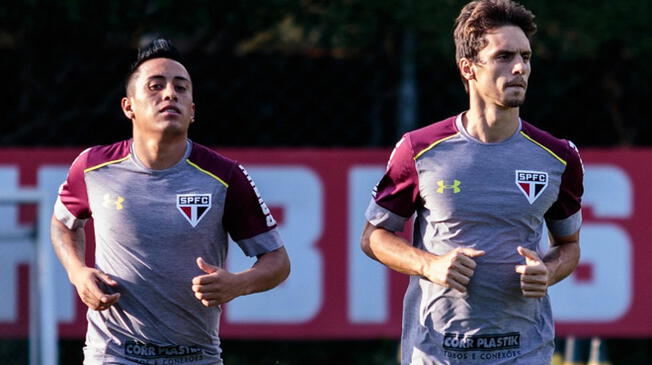 Christian Cueva y Rodrigo Caio en un entrenamiento del Sao Paulo.