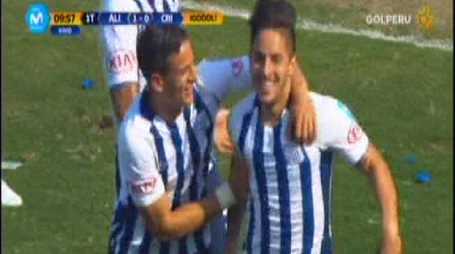 Alejandro Hohberg celebra su gol con Gonzalo Godoy.