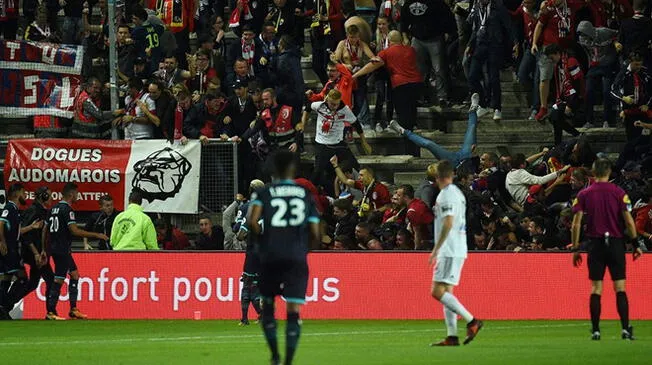 Ligue 1: un gol del Lille provocó una avalancha, la tribuna se vino abajo y hay 18 hinchas heridos