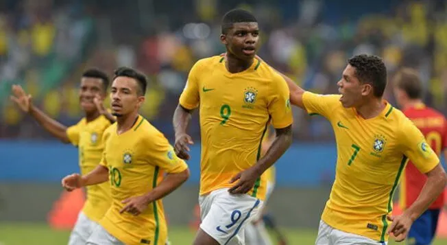 Lincoln (9) celebra un gol con Brasil en el Mundial Sub-17.