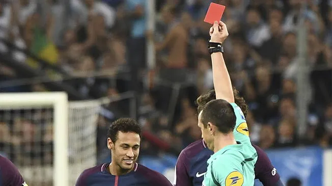 Neymar vio su primera tarjeta roja desde que juega en el PSG. 