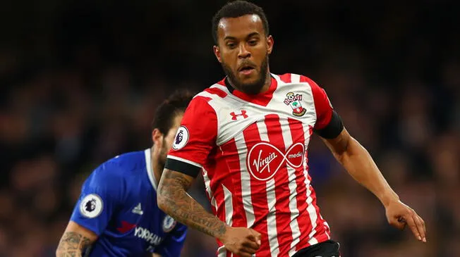 Ryan Bertrand nació en Londres y fue formado en el Chelsea. 