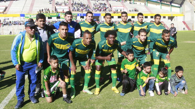 La alineación de Sport Ancash antes de su partido ante Sport Boys en Huaraz.