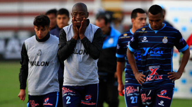 Jhoel Herrera se lamenta el empate de Real Garcilaso ante San Martín.