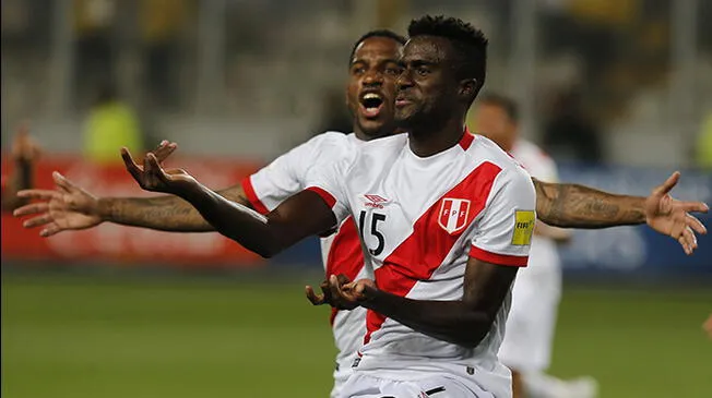 Christian Ramos celebra su gol con Perú a Nueva Zelanda en el repechaje Rusia 2018.
