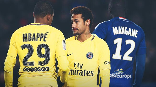 Mbappé y Neymar se lamenta la derrota del PSG ante el Estrasburgo.