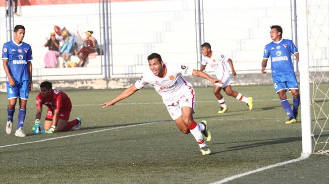 Alfredo Zapata celebra el 2-0 del Atlético Grau ante Estudiantil CNI.