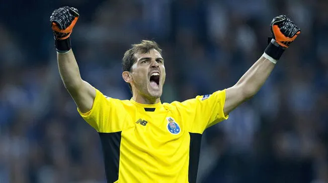 Iker Casillas podría llegar al Newcastle, club en donde jugó Nolberto Solano.