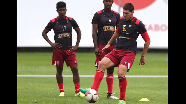 Marco Saravia durante un entrenamiento de la Sub-18 en la Videna.