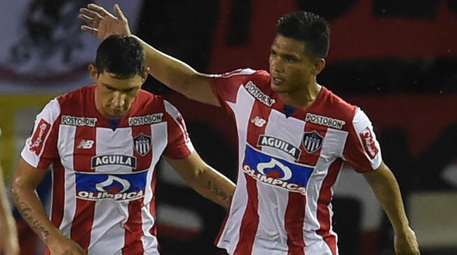 Roberto Ovelar y Teófilo Gutiérrez celebran un gol cuando todo era felicidad.