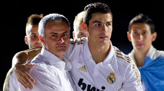 José Mourinho y Cristiano Ronaldo celebran el título de la Liga 2011-12.