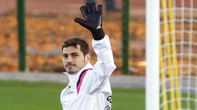 Iker Casillas con las maletas listas para irse al Chicago Fire de la MLS.