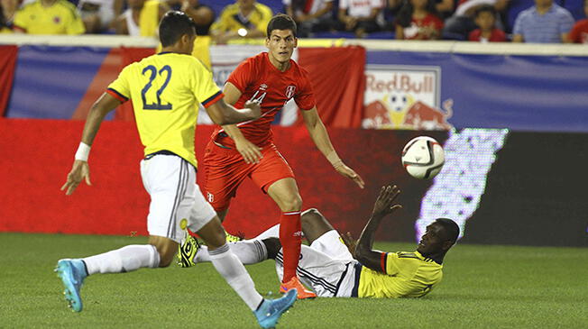 Iván Bulos durante el amistoso entre Perú y Colombia en el 2015.