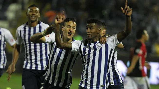 Carlos Ascues celebra un gol con Alianza Lima a Melgar.