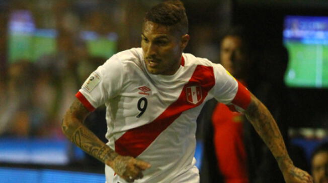 Paolo Guerrero, durante el partido entre Perú y Argentina en La Bombonera.