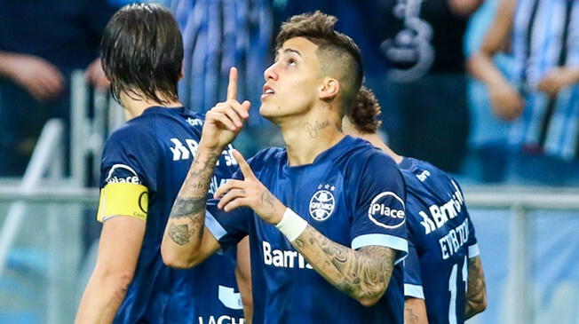 Beto da Silva celebra un gol con el Gremio.