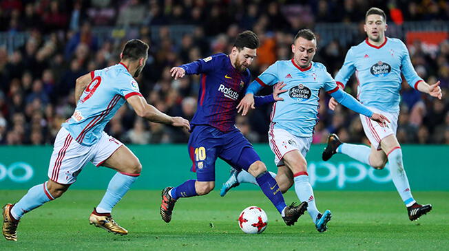 Lionel Messi enfrenta a tres jugadores del Celta.