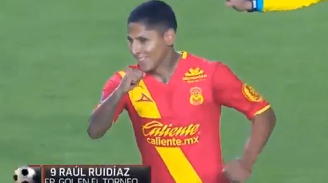Raúl Ruidíaz celebra su gol con el Morelia al Puebla.