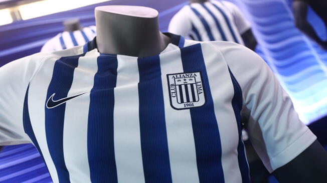 Alianza Lima y su nueva camiseta para el Descentralizad 2018.