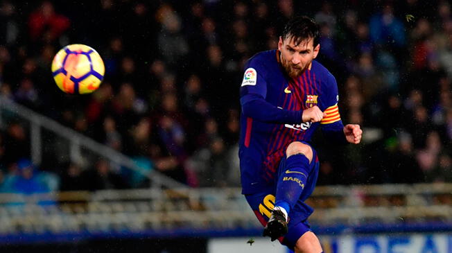 Leo Messi ejecutando tiro libre en Anoeta.