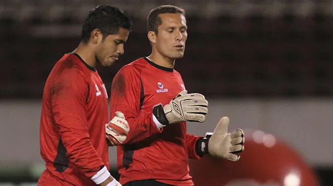 Raúl Fernández y Leao Butrón, durante un entrenamiento de la Selección Peruana.