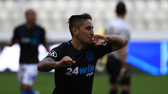 Alejandro Hohberg celebra un gol de Alianza Lima en el Estadio Nacional.