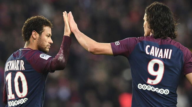 Neymar y Edinson Cavani celebran un gol del PSG.