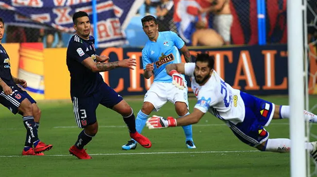 Gabriel Costa anota el 2-1 de Sporting Cristal ante la U de Chile.