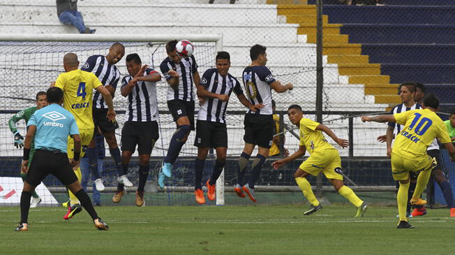 Alianza Lima: ¿Jugar al pelotazo alcanzará para el torneo local y la Copa Libertadores?