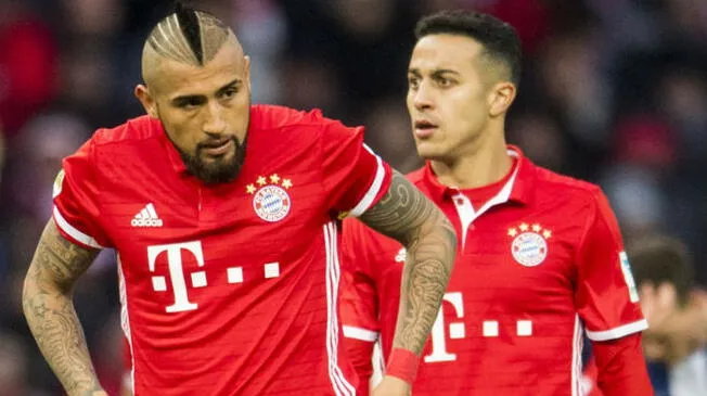 Arturo Vidal y Thiago Alcántara dejarían el Bayern Múnich por la llegada de Leon Goretzka. Foto: AP