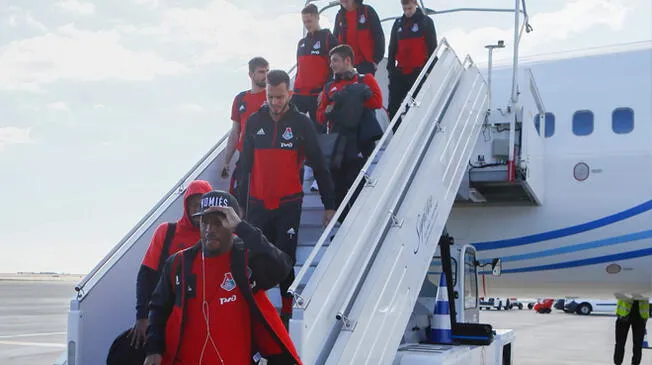 Jefferson Farfán arribó hace unas horas a Niza con la delegación del Lokomotiv. 