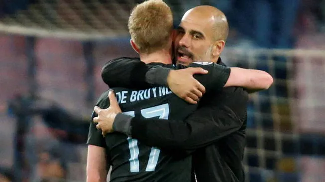 Pep Guardiola abraza a Kevin de Bruyne tras un triunfo del Manchester City.