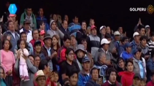 Gran ovación de los hinchas de Sport Huancayo y Sport Boys a Daniel Peredo