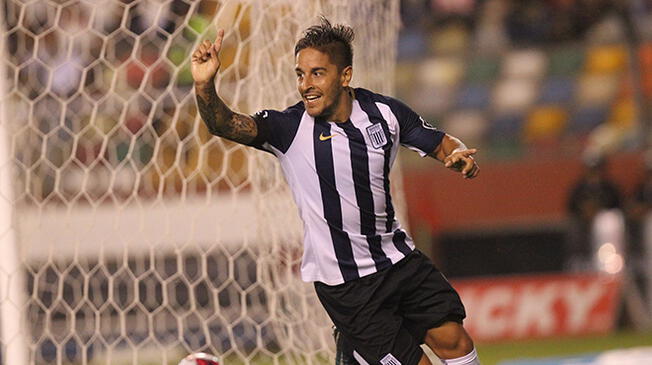 Alejandro Hohberg celebra su gol con Alianza Lima.
