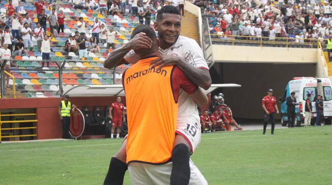 Alberto Quintero celebra su gol a Ayacucho FC.
