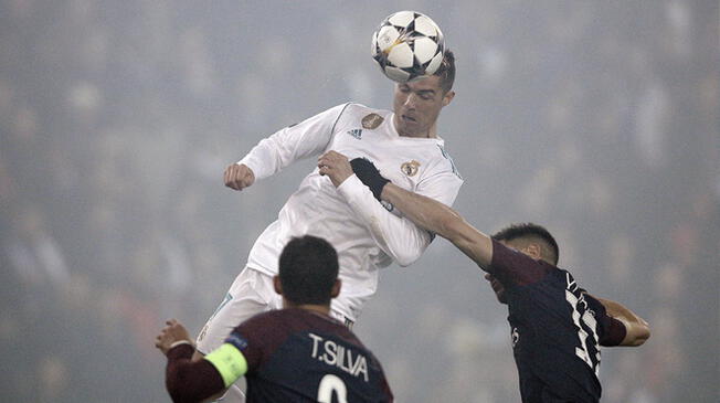 Cristiano Ronaldo anota su gol a PSG.