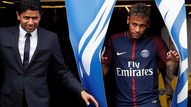 Nasser Al-Khelaïfi fue el encargado de darle la bienvenida a Neymar.