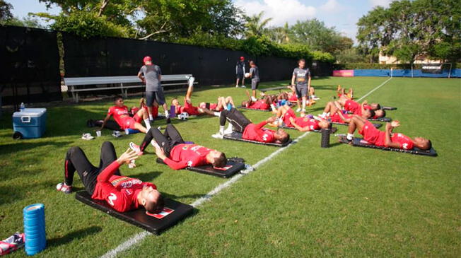 Cerrando el primer día de entrenamiento en Miami.